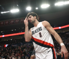 开云-场均26.2分！阿夫迪亚：上场比赛后背部有点酸痛 但总体感觉还好