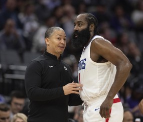 截止日仅做微调？美媒：最担心的事再次成现实 快船需给哈登减负