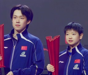 开云官网-国乒机场照：孙颖莎被围堵，王曼昱陈幸同陈熠聚餐，林诗栋无表情|新加坡|大满贯|教练|王皓_新浪体育_新浪新闻